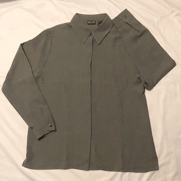 New York & Company Other - 🧡 5 for $25🧡 Bundle Special (5 lb bundle limit)NY & Co Button Dress Shirt L